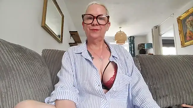 Snapshot of missyb_x chatting on 06-20-26, 09:14 missyb x online show from 06-20-26, 09:14