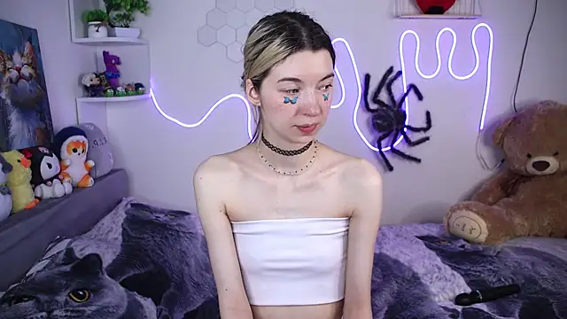 Snapshot of Emmie_shy chatting on 07-04-26, 12:53 Emmie shy online show from 07-04-26, 12:53