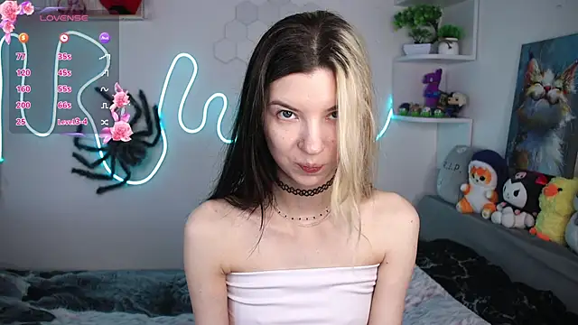 Snapshot of Emmie_shy chatting on 06-16-26, 01:44 Emmie shy online show from 06-16-26, 01:44