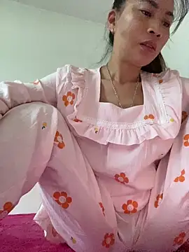 Snapshot of pitty_mymi chatting on 04-04-26, 11:00 pitty mymi online show from 04-04-26, 11:00