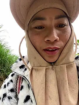 Snapshot of pitty_mymi chatting on 03-11-26, 06:51 pitty mymi online show from 03-11-26, 06:51