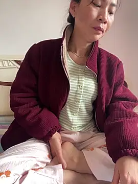 Snapshot of pitty_mymi chatting on 04-14-26, 12:48 pitty mymi online show from 04-14-26, 12:48