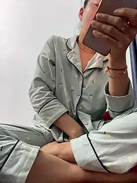 Snapshot of pitty_mymi chatting on 03-05-26, 11:32 pitty mymi online show from 03-05-26, 11:32