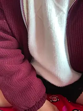 Snapshot of pitty_mymi chatting on 04-11-26, 03:47 pitty mymi online show from 04-11-26, 03:47