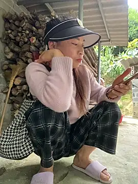 Snapshot of pitty_mymi chatting on 03-04-26, 12:29 pitty mymi online show from 03-04-26, 12:29