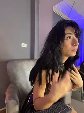 Snapshot of AmbarOishi__ chatting on 12-18-25, 01:48 AmbarOishi online show from 12-18-25, 01:48