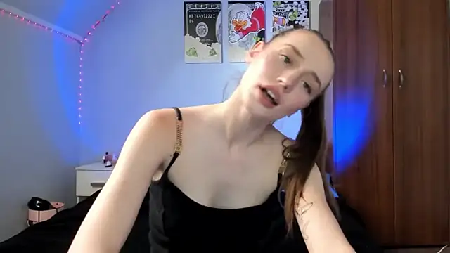 Snapshot of tinyglow chatting on 01-12-26, 03:57 tinyglow online show from 01-12-26, 03:57