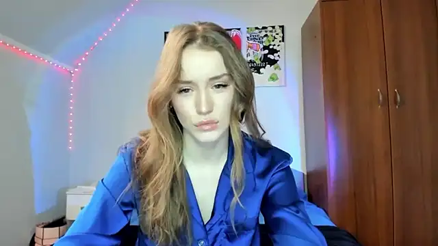 Snapshot of tinyglow chatting on 12-05-25, 08:28 tinyglow online show from 12-05-25, 08:28