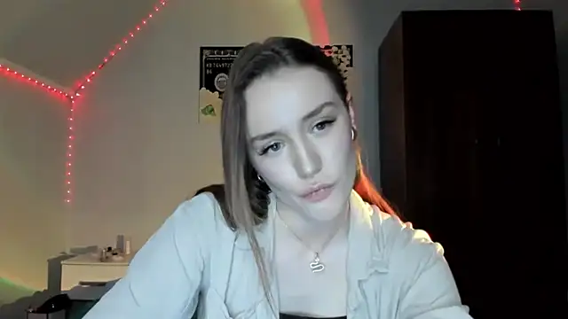 Snapshot of tinyglow chatting on 12-04-25, 05:01 tinyglow online show from 12-04-25, 05:01