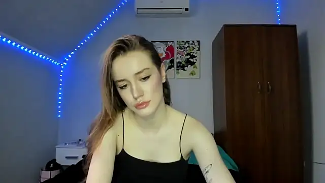 Snapshot of tinyglow chatting on 12-01-25, 09:15 tinyglow online show from 12-01-25, 09:15