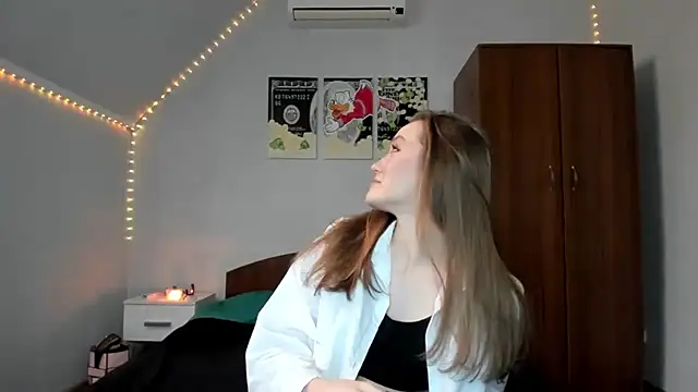 Snapshot of tinyglow chatting on 12-02-25, 02:19 tinyglow online show from 12-02-25, 02:19