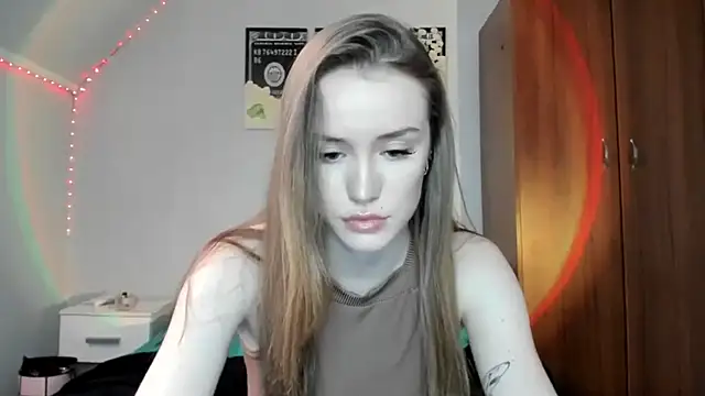 Snapshot of tinyglow chatting on 12-03-25, 04:46 tinyglow online show from 12-03-25, 04:46