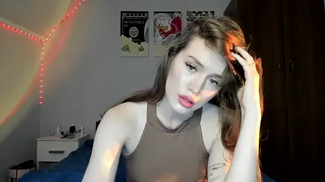 Snapshot of tinyglow chatting on 12-17-25, 12:04 tinyglow online show from 12-17-25, 12:04