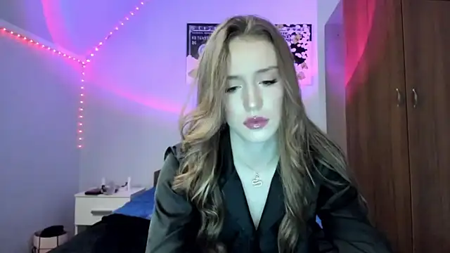 Snapshot of tinyglow chatting on 12-19-25, 07:22 tinyglow online show from 12-19-25, 07:22