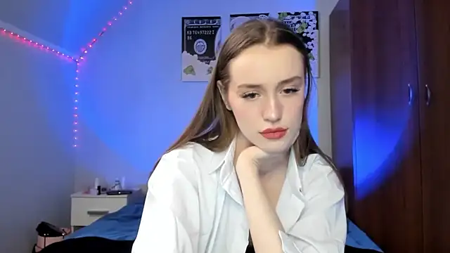 Snapshot of tinyglow chatting on 02-18-26, 09:00 tinyglow online show from 02-18-26, 09:00