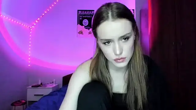 Snapshot of tinyglow chatting on 02-14-26, 09:59 tinyglow online show from 02-14-26, 09:59