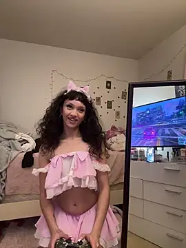 Snapshot of Binaxox chatting on 11-15-25, 01:31 Binaxox online show from 11-15-25, 01:31