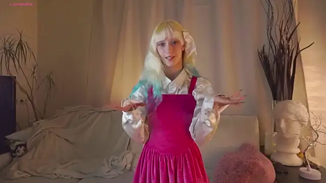 Snapshot of BeverlyWahoske chatting on 11-14-25, 09:07 BeverlyWahoske online show from 11-14-25, 09:07