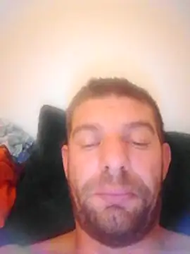 Snapshot of Motosz chatting on 11-14-25, 09:18 Motosz online show from 11-14-25, 09:18