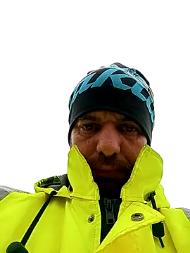 Snapshot of Motosz chatting on 11-15-25, 11:36 Motosz online show from 11-15-25, 11:36