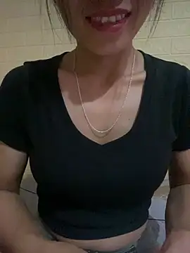 Snapshot of Trangbabylove chatting on 07-23-26, 06:00 Trangbabylove online show from 07-23-26, 06:00