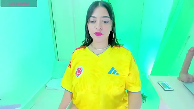 Snapshot of evelisse_ chatting on 06-14-26, 03:19 evelisse online show from 06-14-26, 03:19