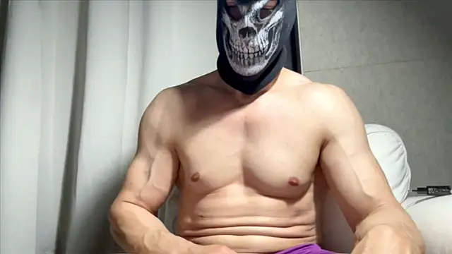Snapshot of Luna_MaskedMan chatting on 06-05-26, 11:10 Luna MaskedMan online show from 06-05-26, 11:10