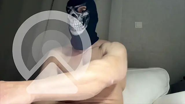 Snapshot of Luna_MaskedMan chatting on 05-05-26, 06:55 Luna MaskedMan online show from 05-05-26, 06:55