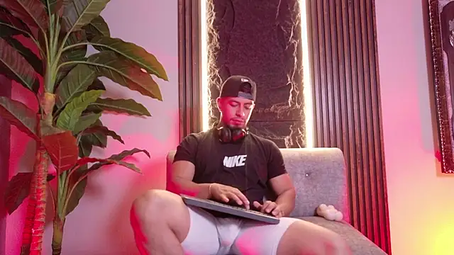 Ethan king  online show from 11-20-25, 02:40