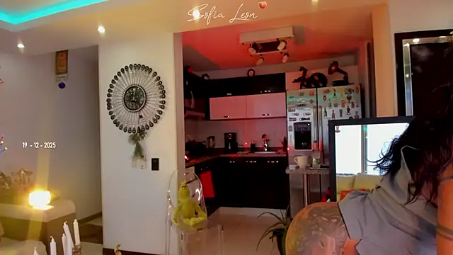 Snapshot of sofiasexhot chatting on 12-19-25, 01:02 sofiasexhot online show from 12-19-25, 01:02