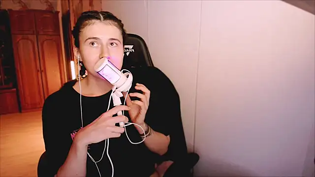 KristinaScott online show from 02-13-26, 03:45