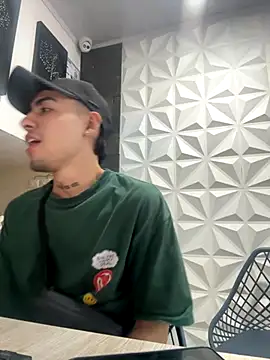 Snapshot of AROMERCURY chatting on 11-18-25, 03:04 AROMERCURY online show from 11-18-25, 03:04