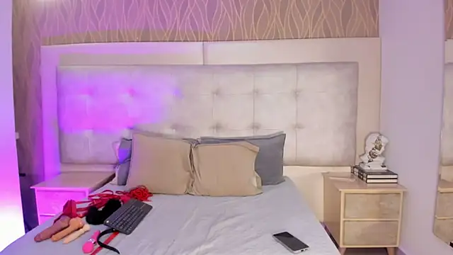 Snapshot of NalaRoux chatting on 01-07-26, 03:55 NalaRoux online show from 01-07-26, 03:55