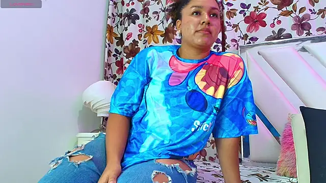 Snapshot of VelvetNaughty chatting on 11-17-25, 02:21 VelvetNaughty online show from 11-17-25, 02:21