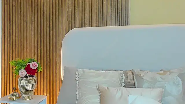 Snapshot of LondraBlush chatting on 04-14-26, 01:05 LondraBlush online show from 04-14-26, 01:05