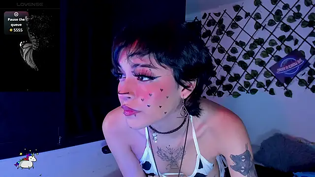 Snapshot of Anny_Kiitty chatting on 05-18-26, 04:07 Anny Kiitty online show from 05-18-26, 04:07