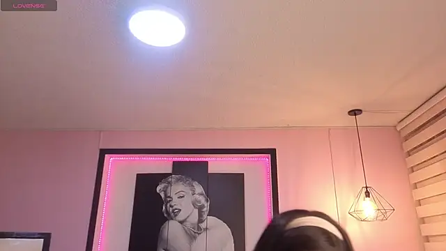 Snapshot of Milu_carbajal_x chatting on 05-16-26, 05:28 Milu carbajal x online show from 05-16-26, 05:28