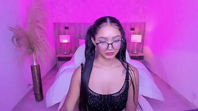 Snapshot of kylie_collins chatting on 05-29-26, 03:34 kylie collins online show from 05-29-26, 03:34