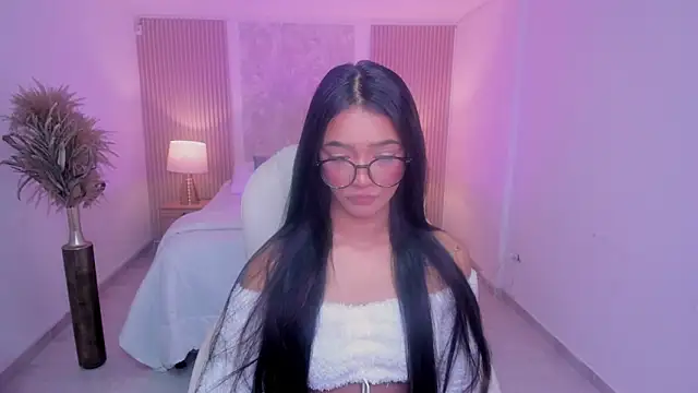 Snapshot of kylie_collins chatting on 05-20-26, 03:25 kylie collins online show from 05-20-26, 03:25