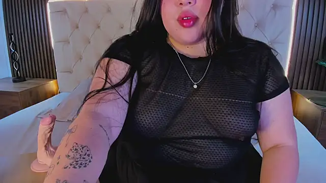 Snapshot of Martina_croww chatting on 11-17-25, 03:43 Martina croww online show from 11-17-25, 03:43