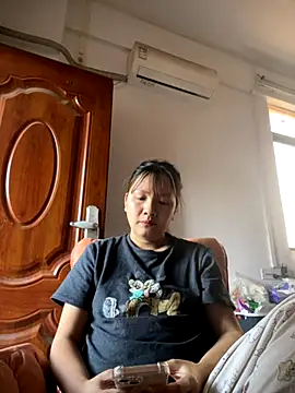 yiyi0316 online show from 11-16-25, 05:56