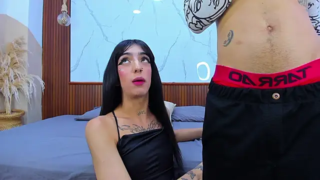 Snapshot of Loversinfire2 chatting on 02-12-26, 10:53 Loversinfire2 online show from 02-12-26, 10:53