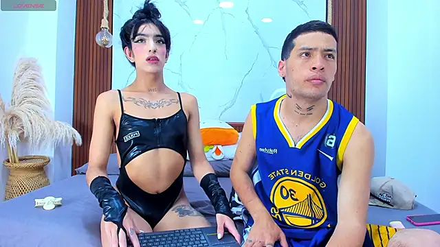 Snapshot of Loversinfire2 chatting on 11-15-25, 09:08 Loversinfire2 online show from 11-15-25, 09:08