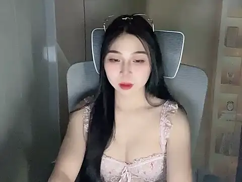 Lousii online show from 11-27-25, 01:22