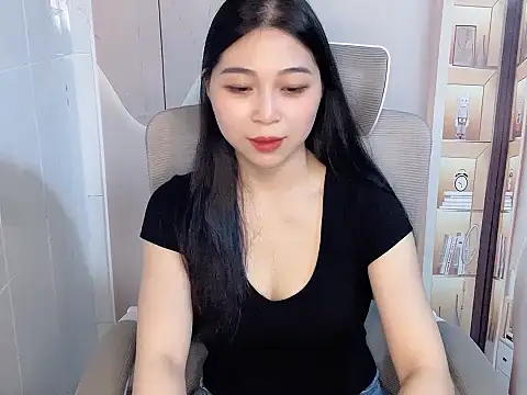 Lousii online show from 04-12-26, 01:47