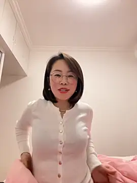 xiaoling2358 online show from 12-04-25, 02:38