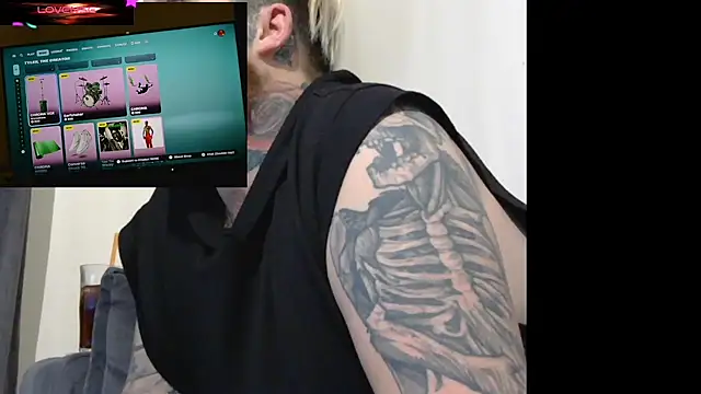 Snapshot of ThatAltGuy chatting on 11-15-25, 11:53 ThatAltGuy online show from 11-15-25, 11:53