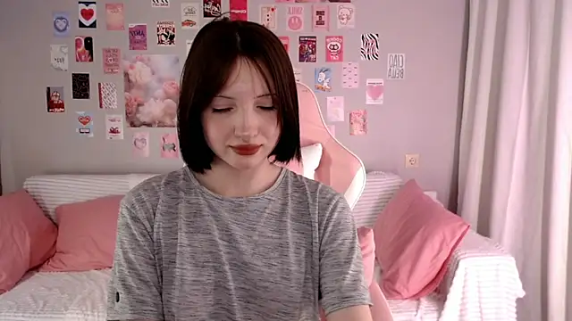 Lexi Bottom online show from 12-17-25, 01:54