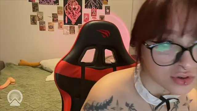 Snapshot of MilenaHot_Baby chatting on 11-17-25, 12:20 MilenaHot Baby online show from 11-17-25, 12:20