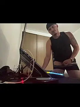 oIAcyber online show from 11-18-25, 07:28